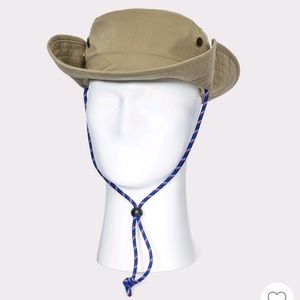 Bucket hat with blue cord!